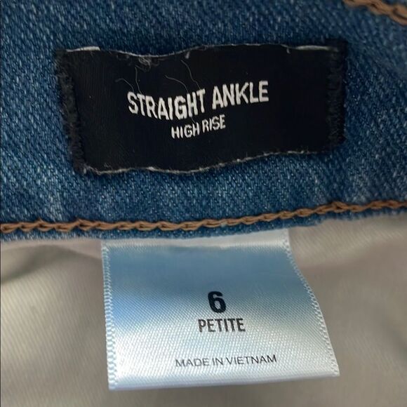 Classic Express HR is Light Wash Blue Denim Jeans - Picture 4 of 6